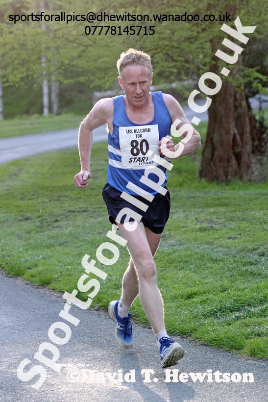 Paul Waterstne on his way to 5th in the Les Allcorn 10k, Alnwick. Photo: David T. Hewitson/Sports for All Pics